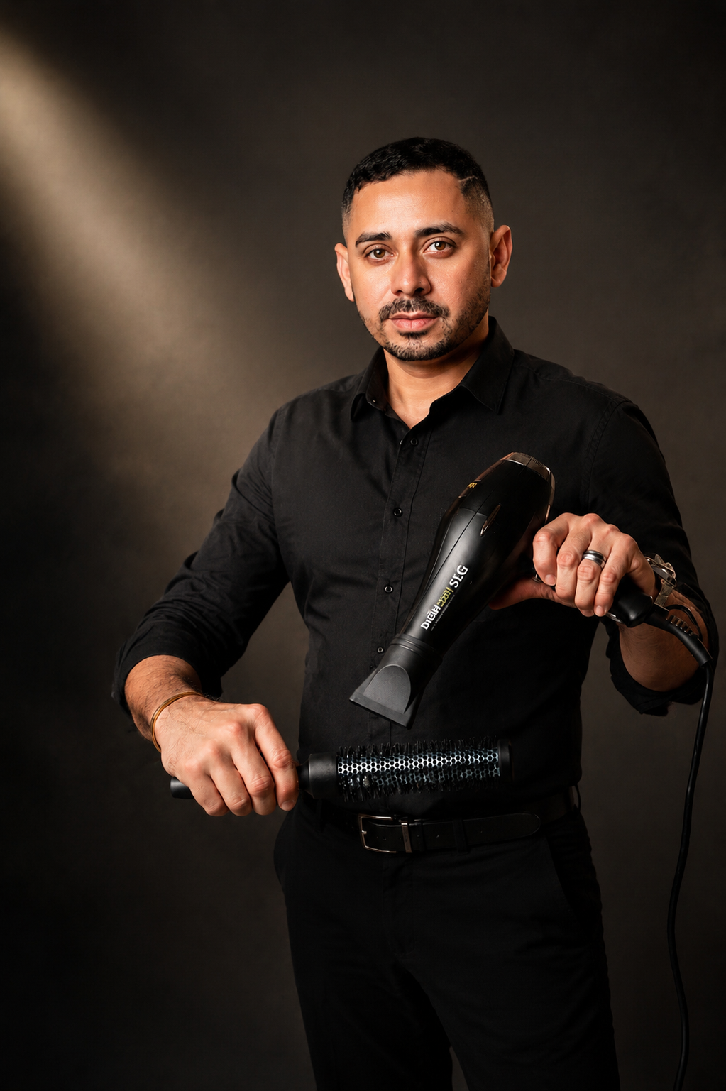 Demonstração de mestria técnica em styling capilar premium